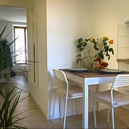 Reims : Recently Refurbished Apartment Close To Town Center