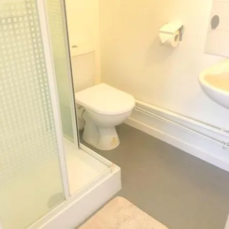 Reims : Recently Refurbished Apartment Close To Town Center * ריימס